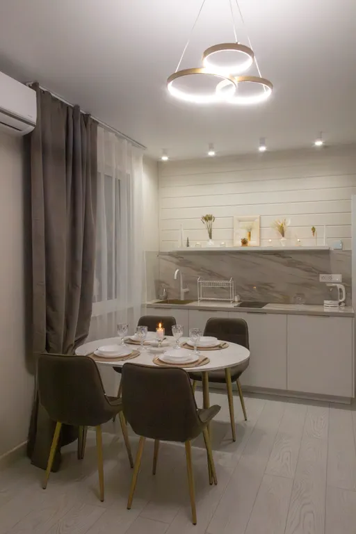 Коттедж недалеко от озера с двумя спальнями и сауной