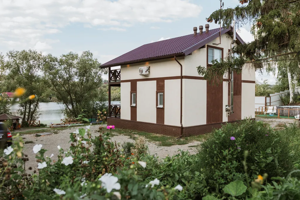 Дом у озера с сауной и банным чаном