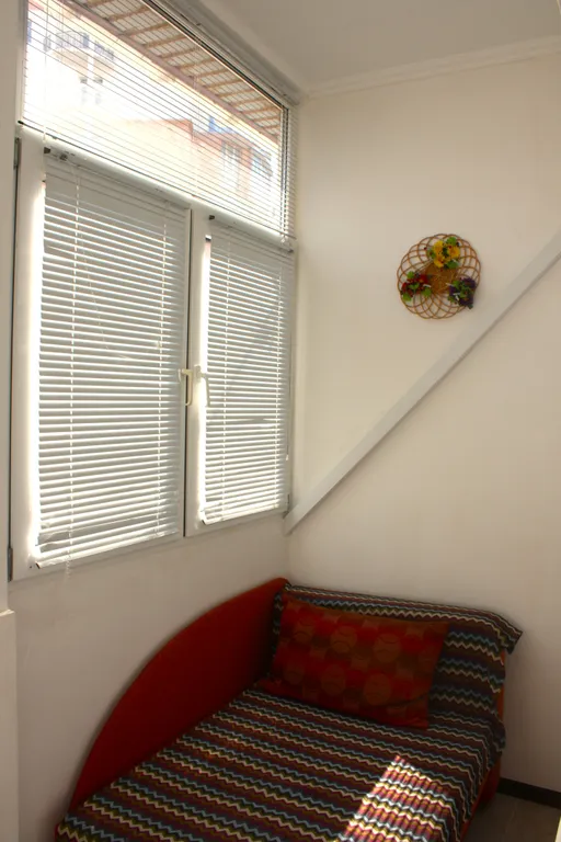 Семейный апартамент с зеленым патио у моря