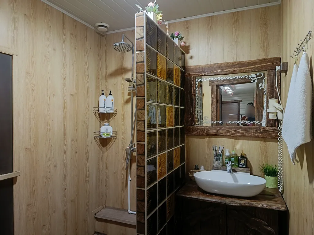 Чудесный дом с сауной и горячей купелью на побережье водохранилища