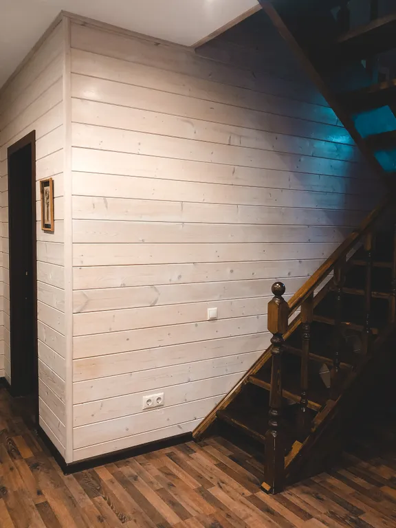 Дом в окружении соснового леса