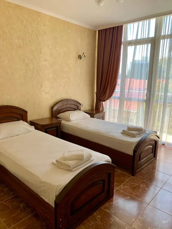 Четырехместный номер с личным балконом и всеми удобствами