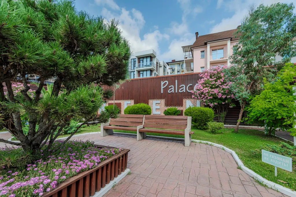 Студия с балконом и подогреваемым бассейном на территории ЖК в центре