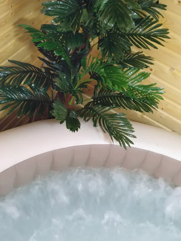 Уютный домик с гидромассажным бассейном