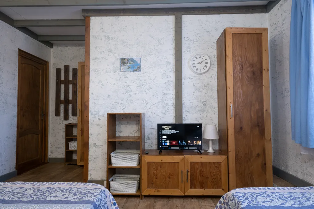 Трехместный номер с двухспальной и односпальной кроватями