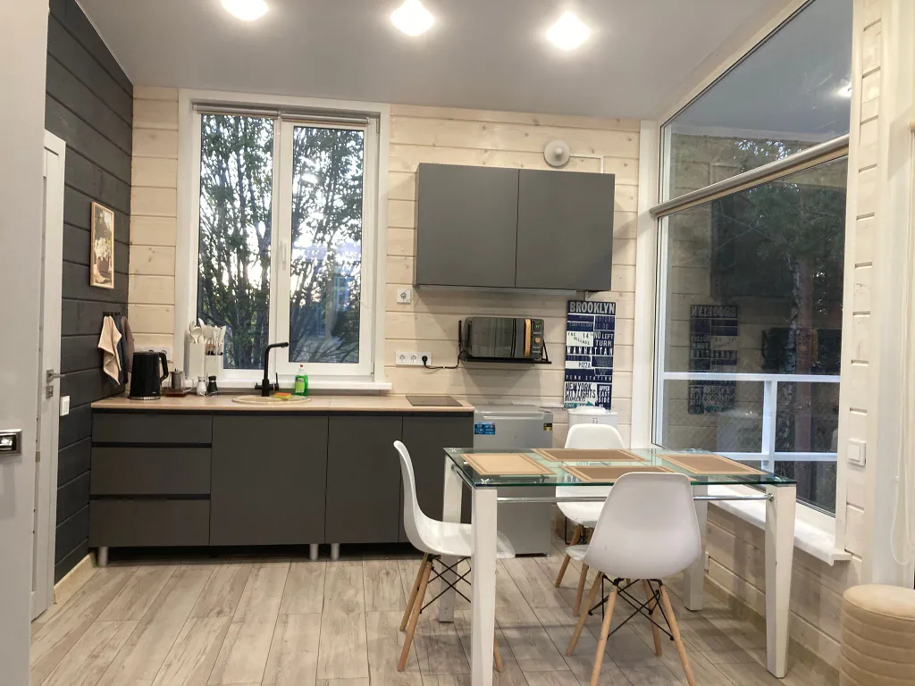 Дом на первой линии реки в тишине леса под Тверью