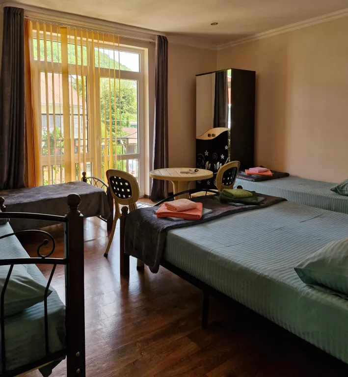 Квартира Семейная уютная комната, с балкона вид на горы — аренда посуточно в Архипо-Осиповка