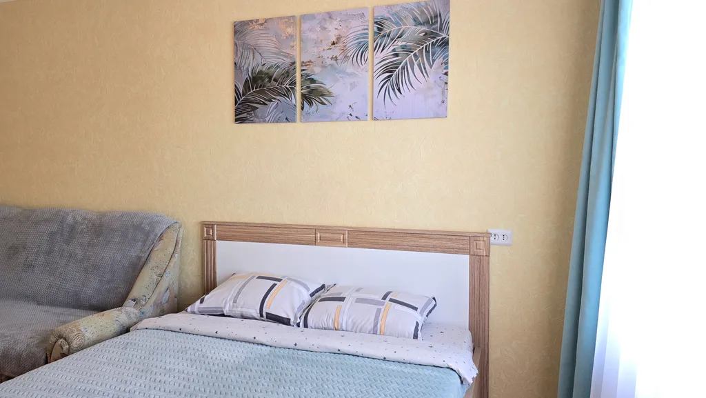 2-комнатная квартира с двумя кроватями и диваном