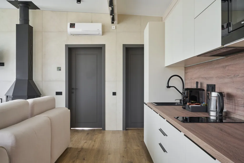 Просторный дом с сауной и камином в окружении леса и реки