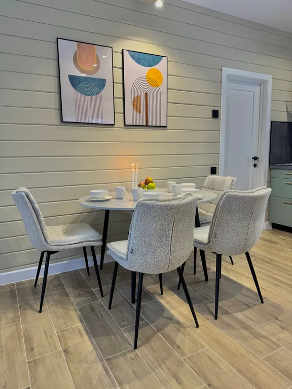 Дом рядом с озером