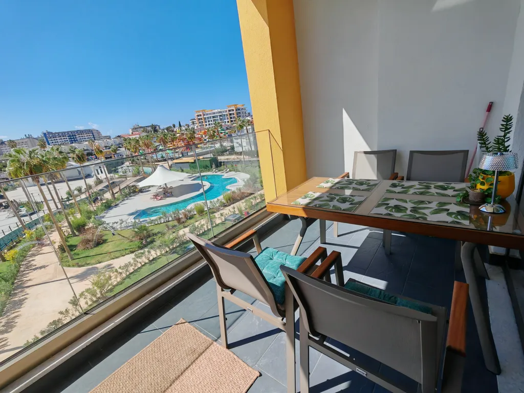 Квартира 1+1 в Azura World c видом на бассейн и аквапарком