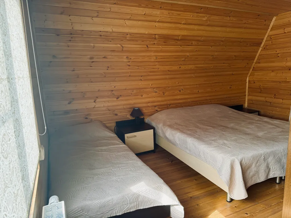 Уютный деревянный дом в тихой деревне