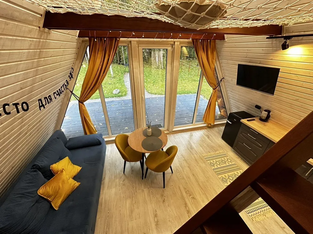 Уютный домик в стиле A-frame рядом с озером