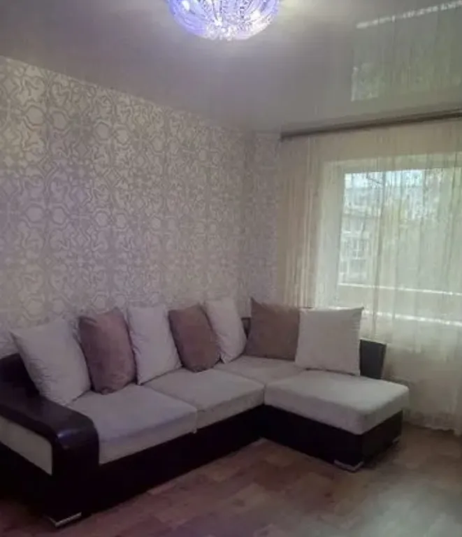 Сдается квартира в центре левобережья с двумя диванами.