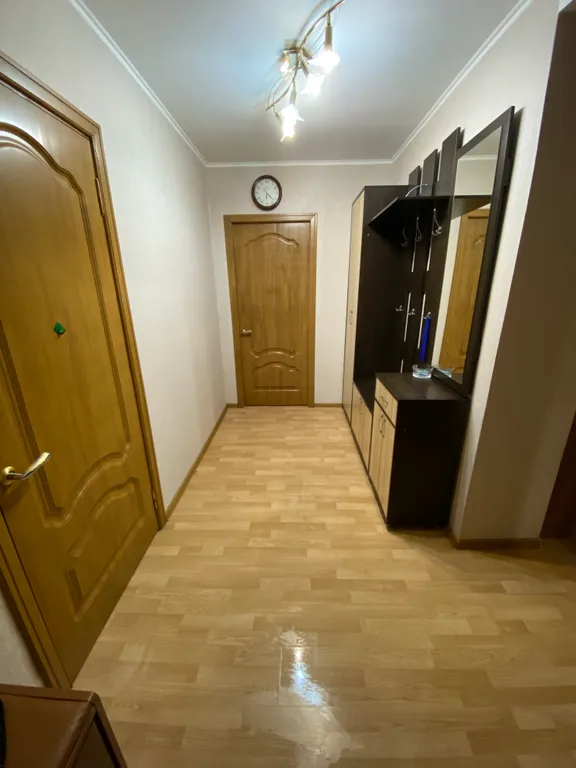 Большая 3-х комнатная квартира возле Ледовой арены в тихом районе