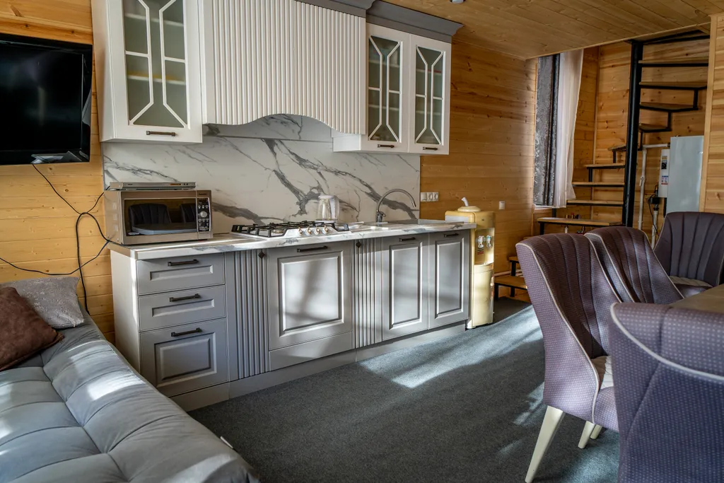 Отдельный двухэтажный домик в стиле барнхаус на Софийской Поляне