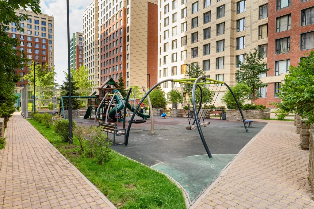 Трехкомнатная квартира с видом на горы в центре города