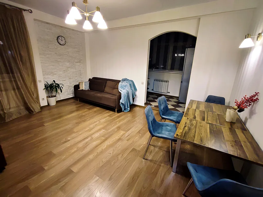 Комфортная трёшка у сквера Стамбул