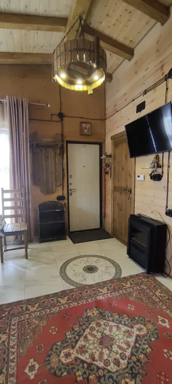 Дом с прекрасным видом на горы и верандой