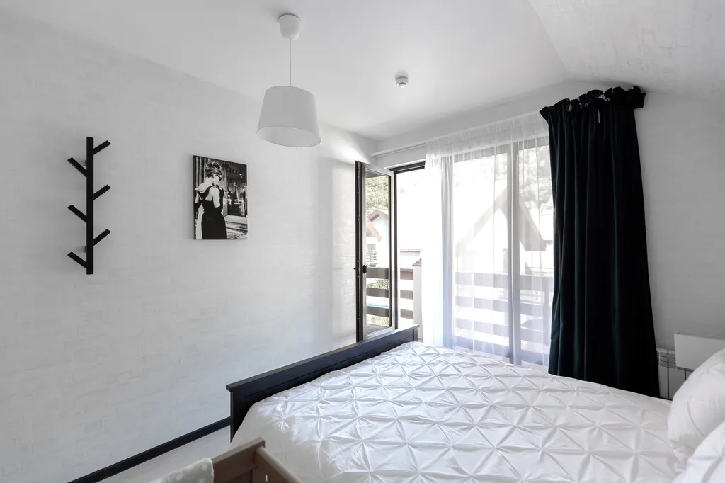 Дом целиком с личной парковкой в центре курорта