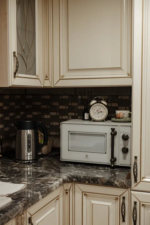 Уютный дом на берегу реки