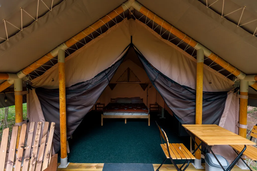 Палатка лесной домик на базе отдыха Белка