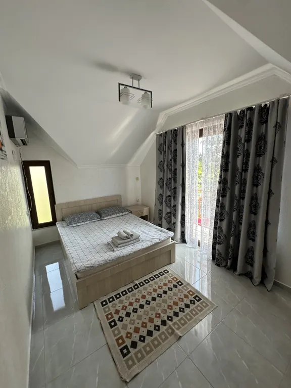 Апартаменты Apollo на море у пляжа с лечебным магнитным песком