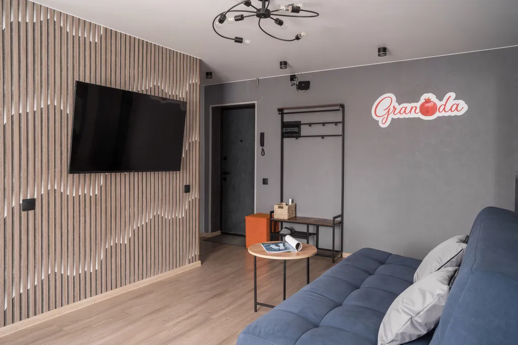 Красивая двухкомнатная квартира формата Евро рядом с набережной пруда