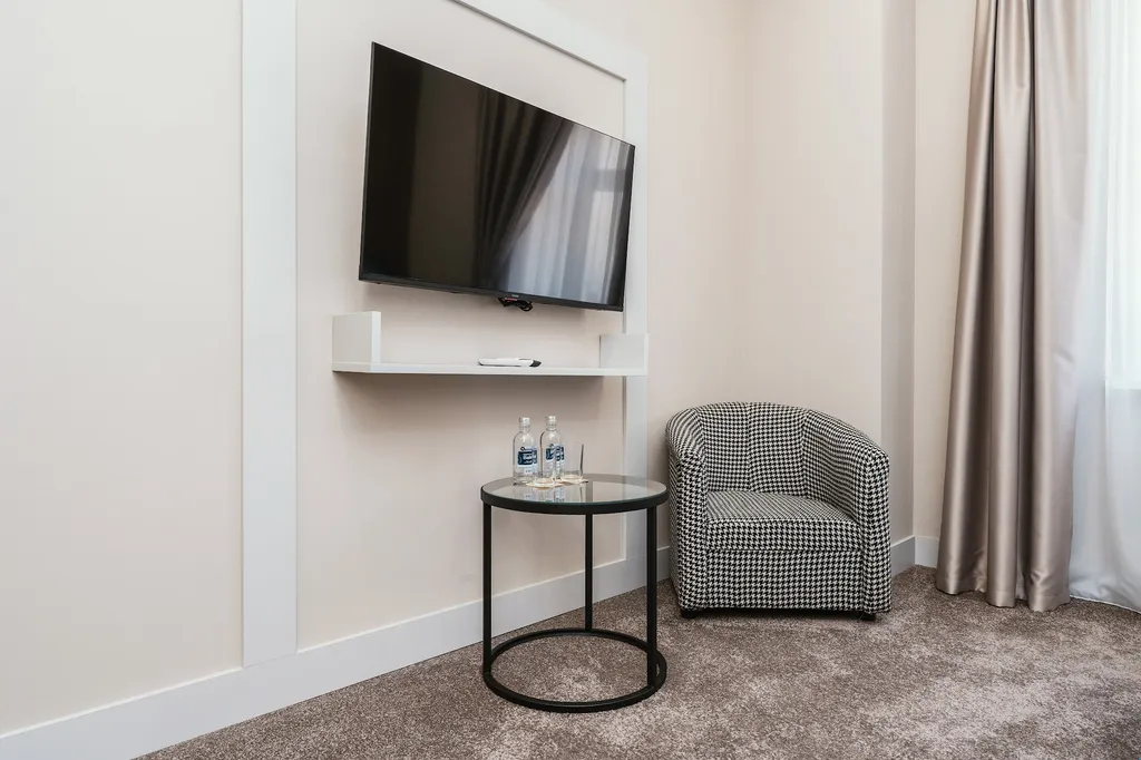 Мини-отель Imperial Joy находится на 2 этаже караоке-бара