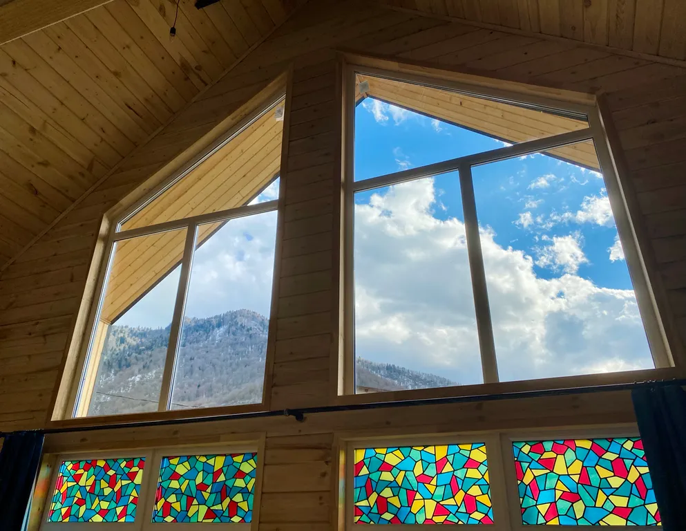 Дом Света с видом на горы в аутентичном пространстве Sunsvet