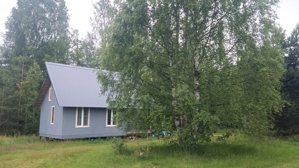 Дом на берегу протоки, ведущей в Вышневолоцкое водохранилище