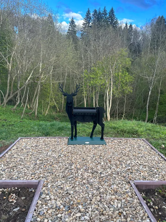 Новый загородный дом у реки с баней и бассейном