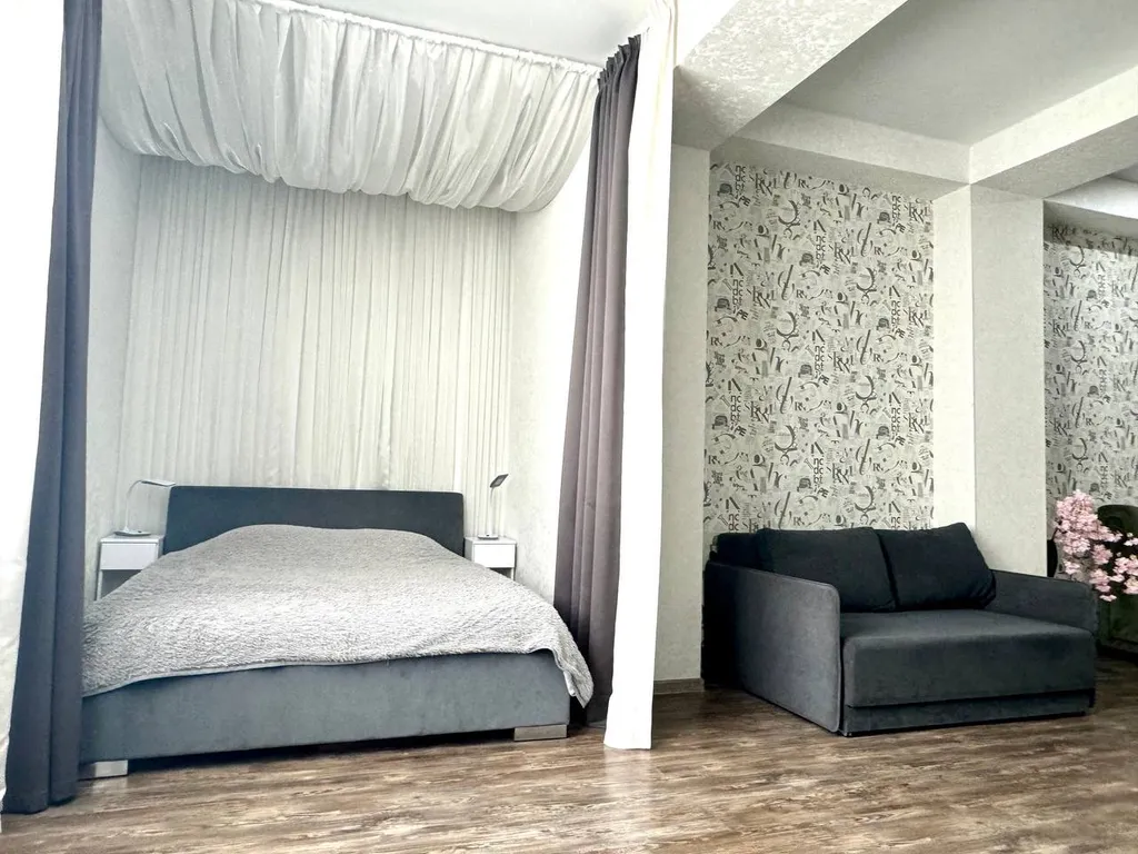 Квартира Большая студия возле набережной — аренда посуточно в Севастополь