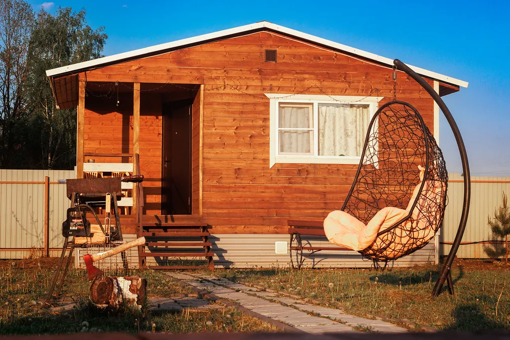 Дом на берегу пруда для четырёх человек