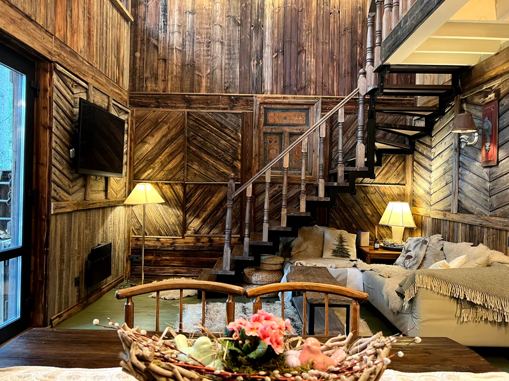 Дом Гнездо среди елей