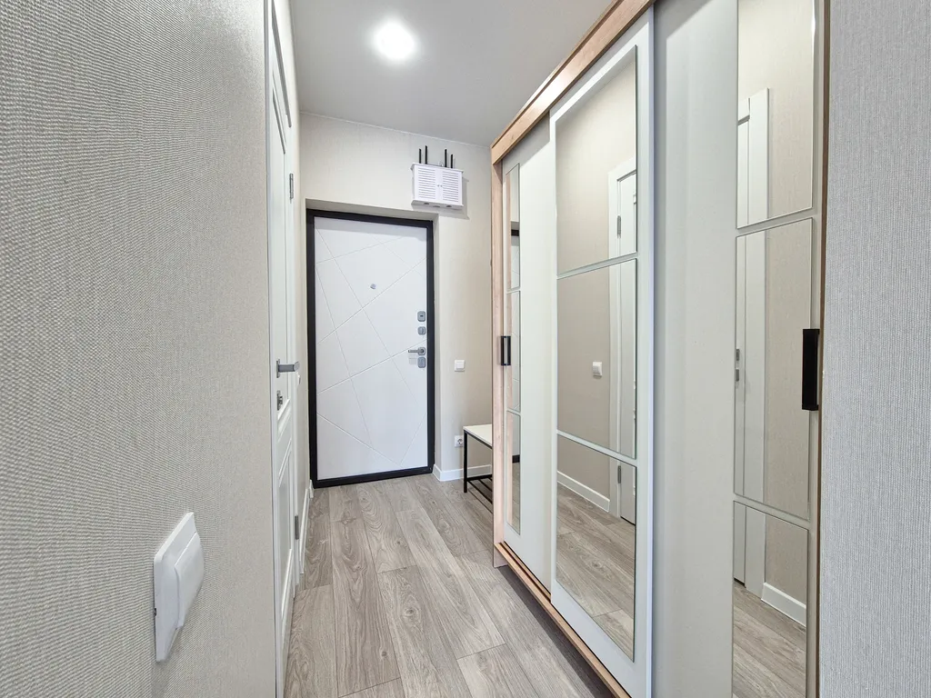 Студия с видом на лес и горы