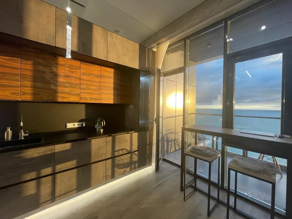 Романтичная студия в стиле лофт с прямым видом на море