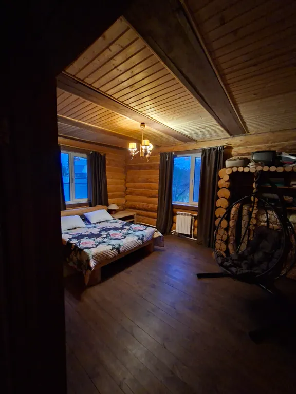 Большой дом с баней рядом с водой