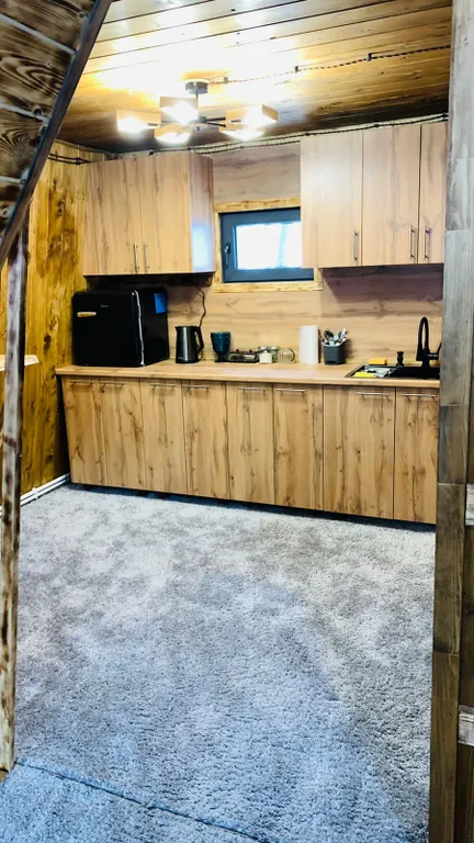 Уютный двухэтажный домик у реки, треугольник