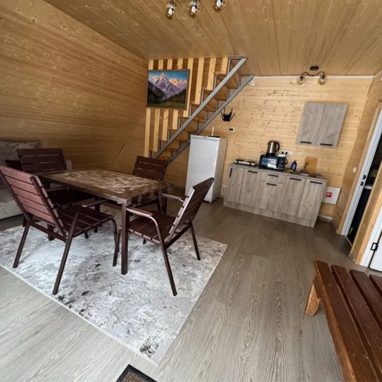 Афрейм в лесу с большой территорией