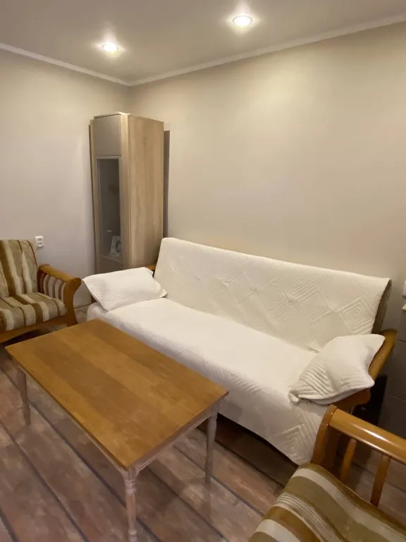 Двухкомнатная квартира с большой лоджией в центре курорта Небуг