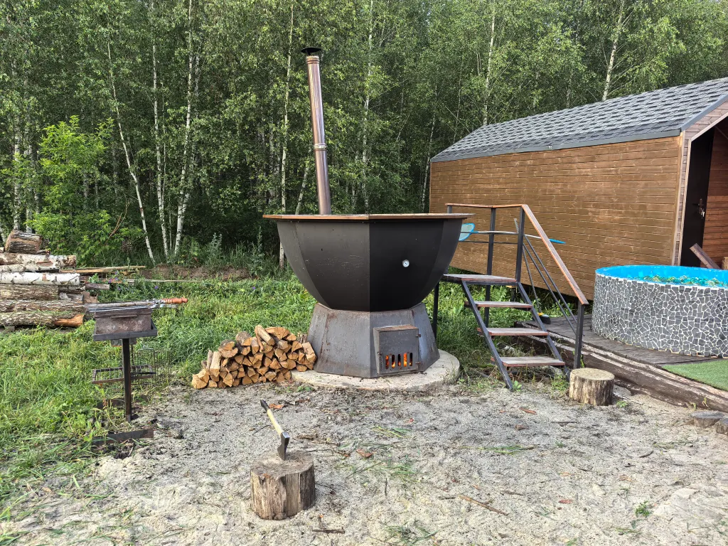 Треугольный дом с баней и чаном