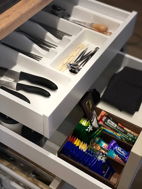 Дом у берега озера