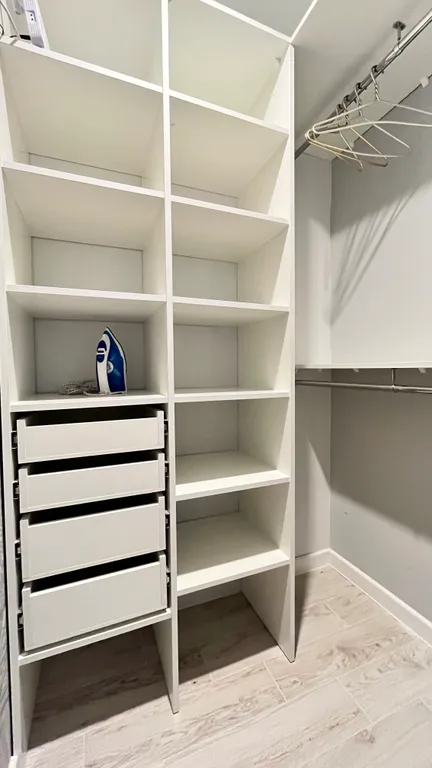 LUX-вид на озеро: светлая квартира в новом доме