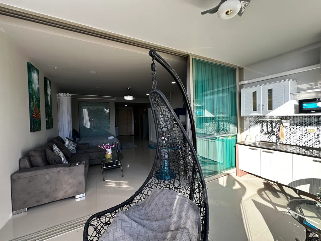 Студия с видом на море