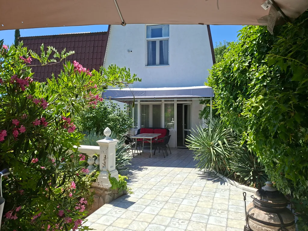 Коттедж Дом без хозяев — аренда посуточно в Гаспра