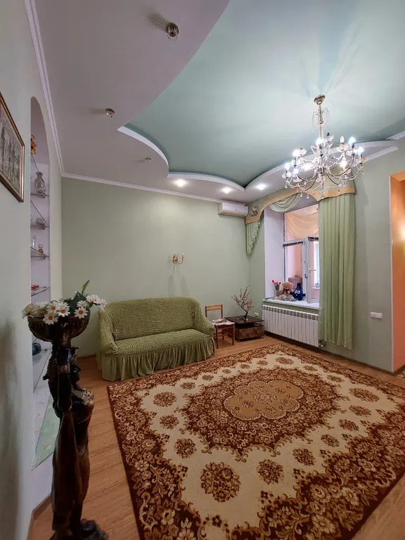 Отдельный дом с двором и беседкой, со всеми условиями