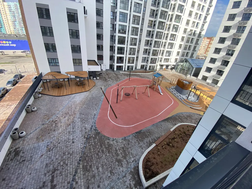 Отличная квартира в живописном месте города с видом на лес и город