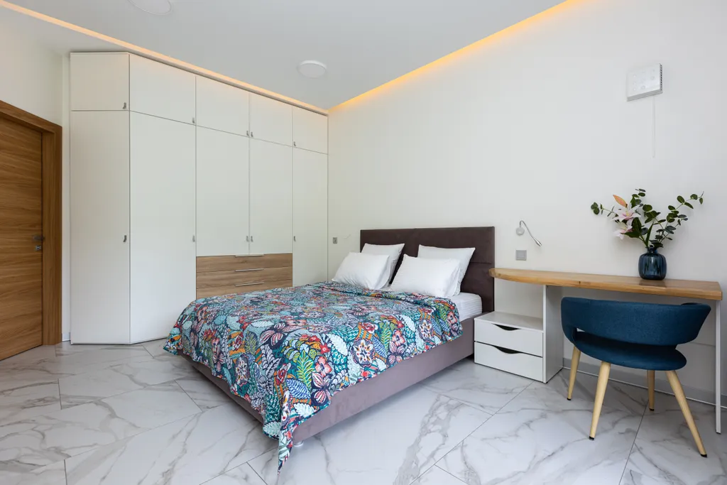 Просторная квартира с живым камином и видом на горы