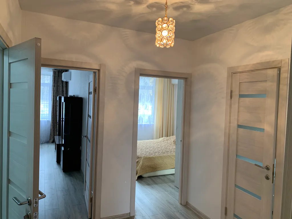 3 -комнатная квартира с бассейном во дворе